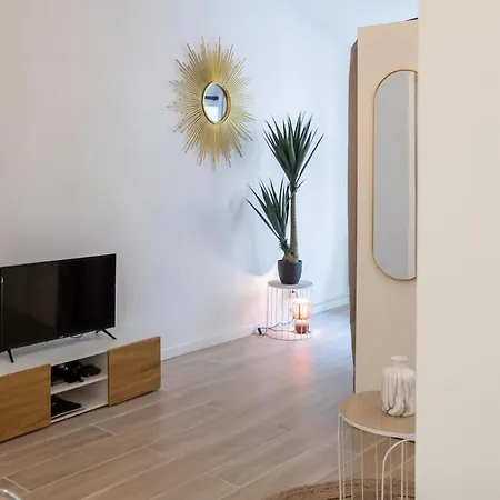 #16 1bdr Flower Market, Old Town, 1min Ac Apartment *